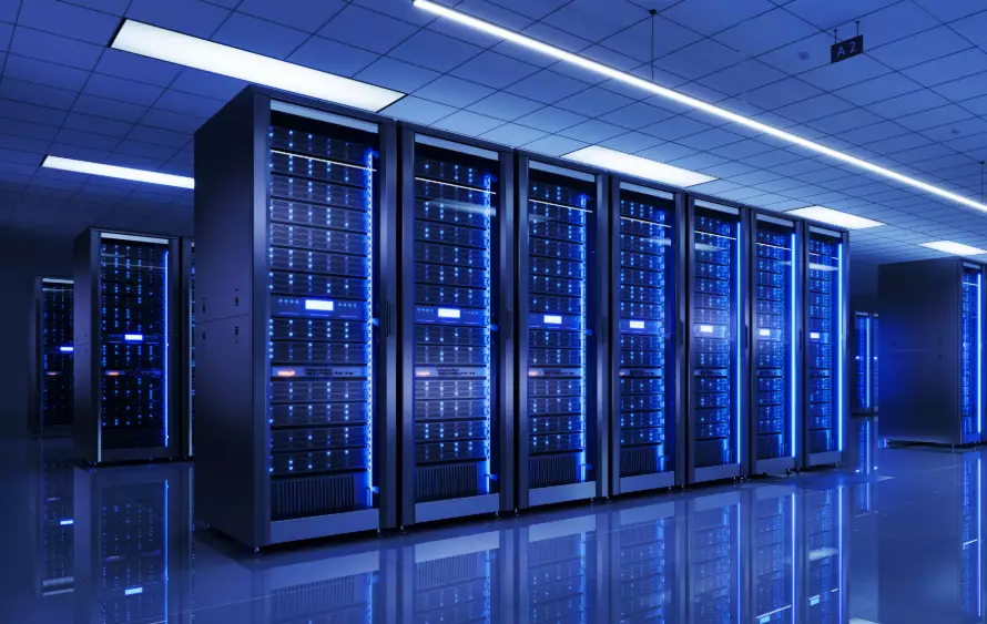 Racks de serveurs dans un centre de données de salle de serveurs moderne - Yélé Consulting