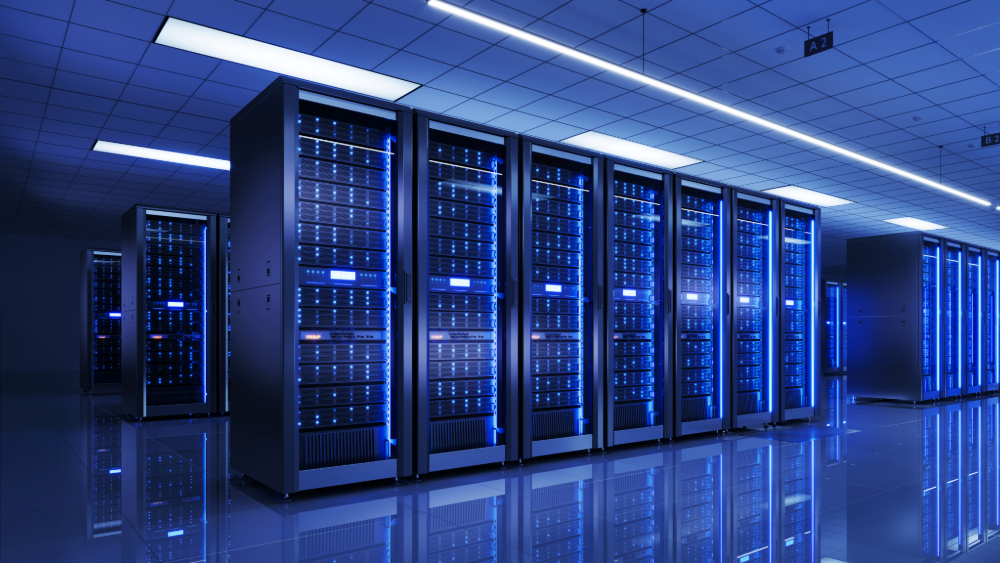 Racks de serveurs dans un centre de données de salle de serveurs moderne - Yélé Consulting