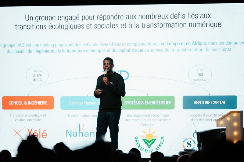 Notre Président Directeur Général sur scène